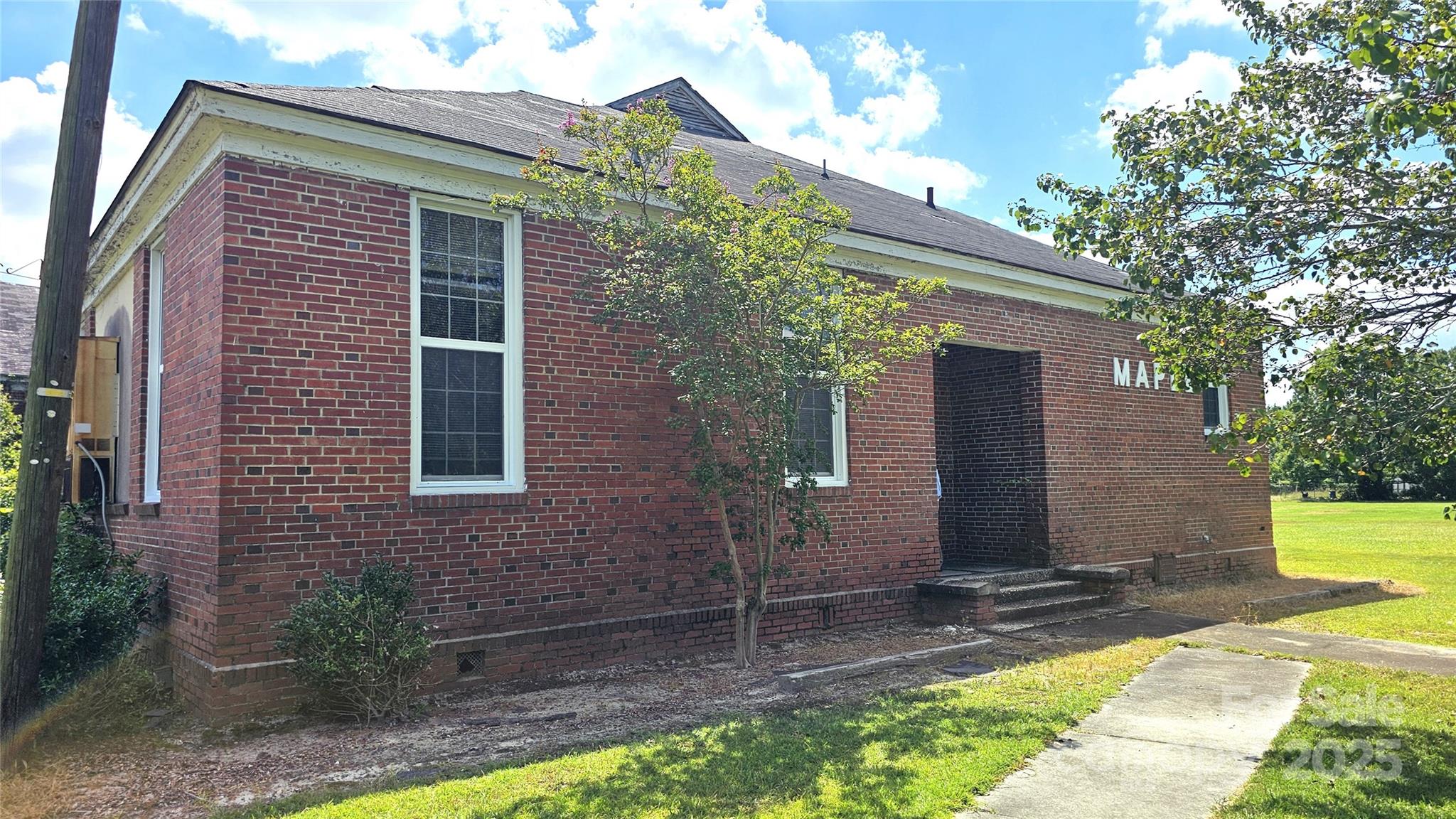901 South 9th Avenue Dillon, SC 29536 - Photo 2 of 36