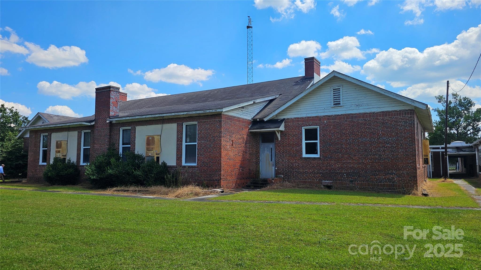901 South 9th Avenue Dillon, SC 29536 - Photo 3 of 36