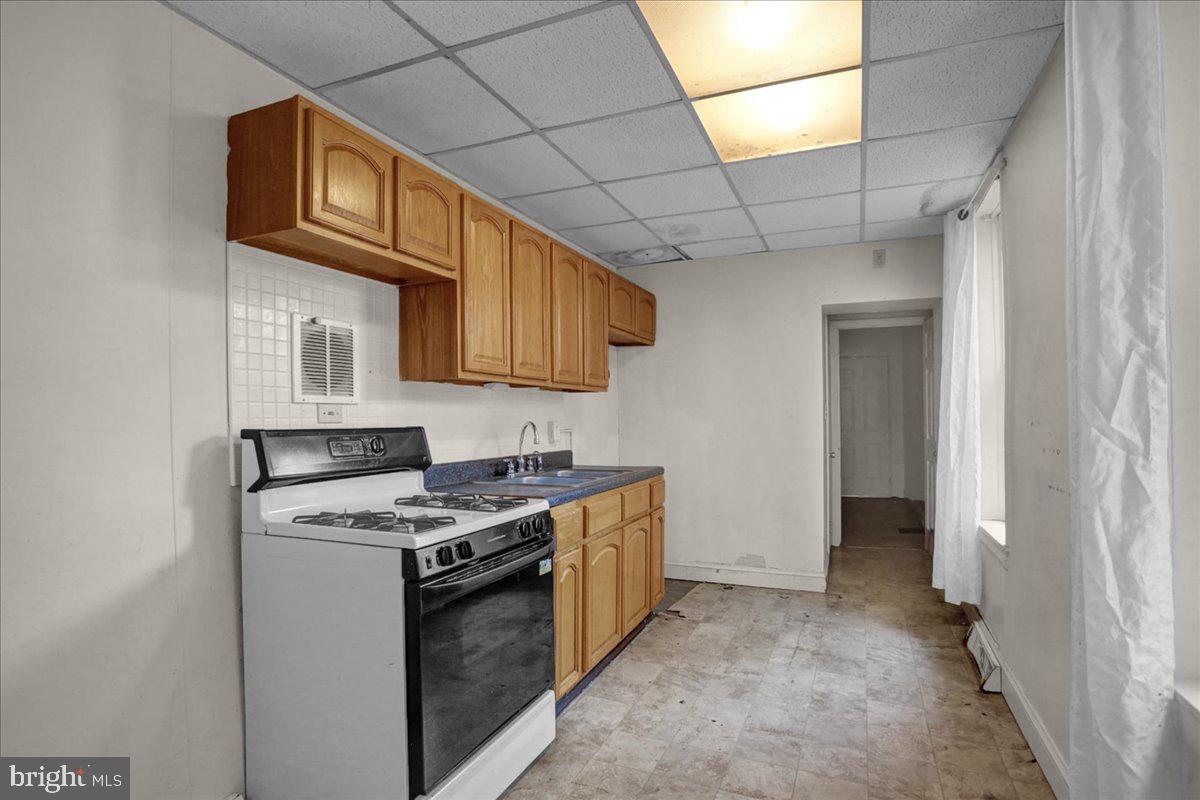 913 Robeson Street Reading, PA 19604 - Photo 7 of 25 Gallery Image 7