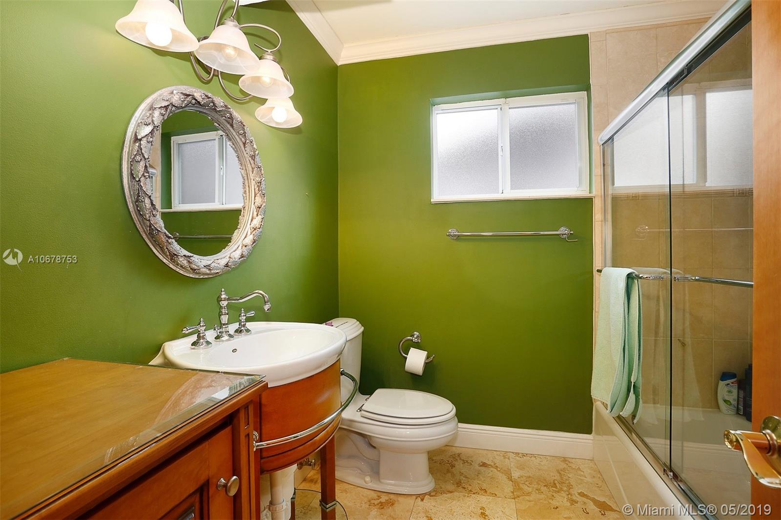 5939 Southwest 34th Street Miami, FL 33155 - Photo 20 of 30 Guest bath with combination tub/shower.