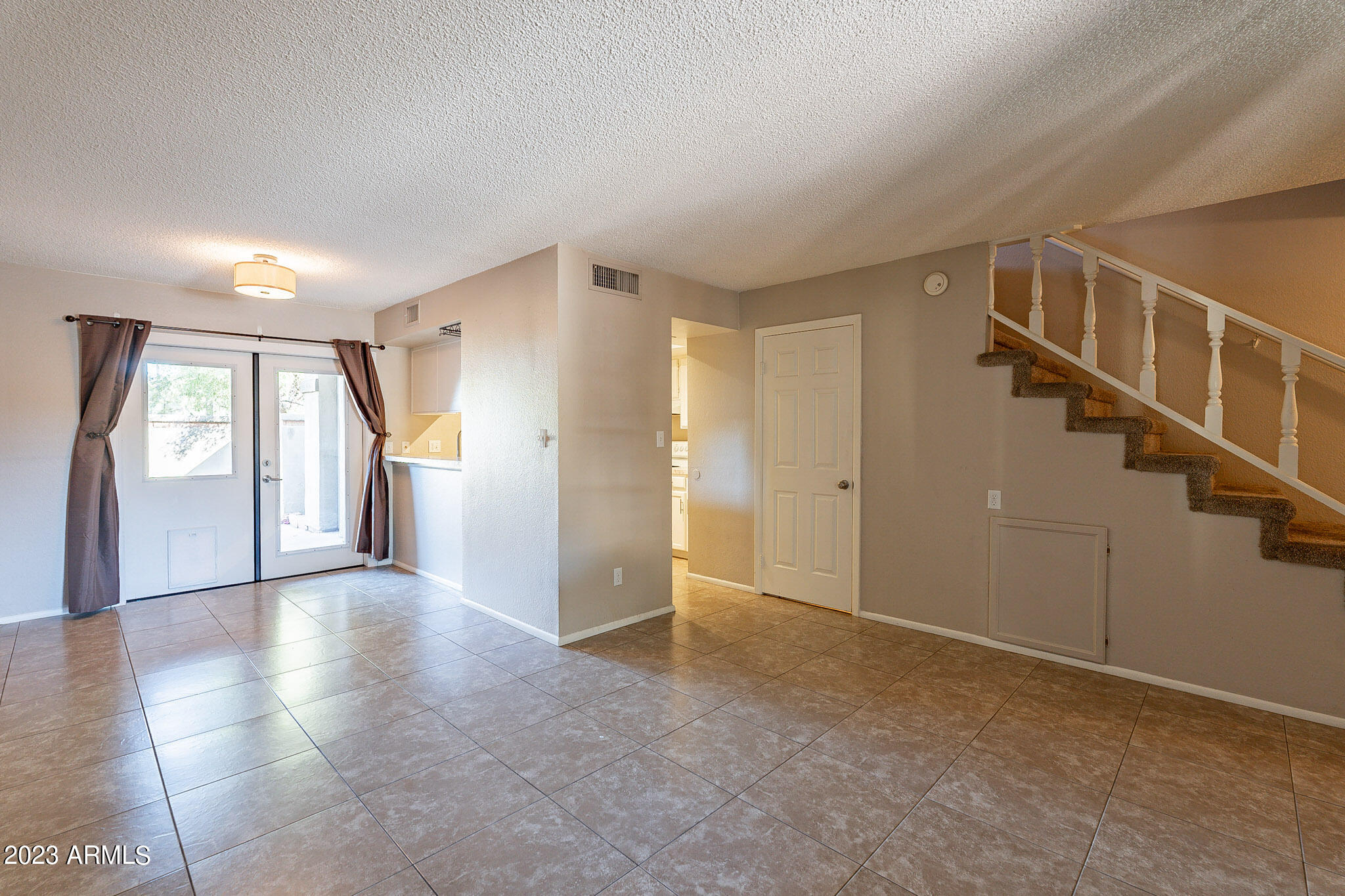 1422 La Jolla Drive Tempe, AZ 85282 - Photo 5 of 22 6-print-La-6