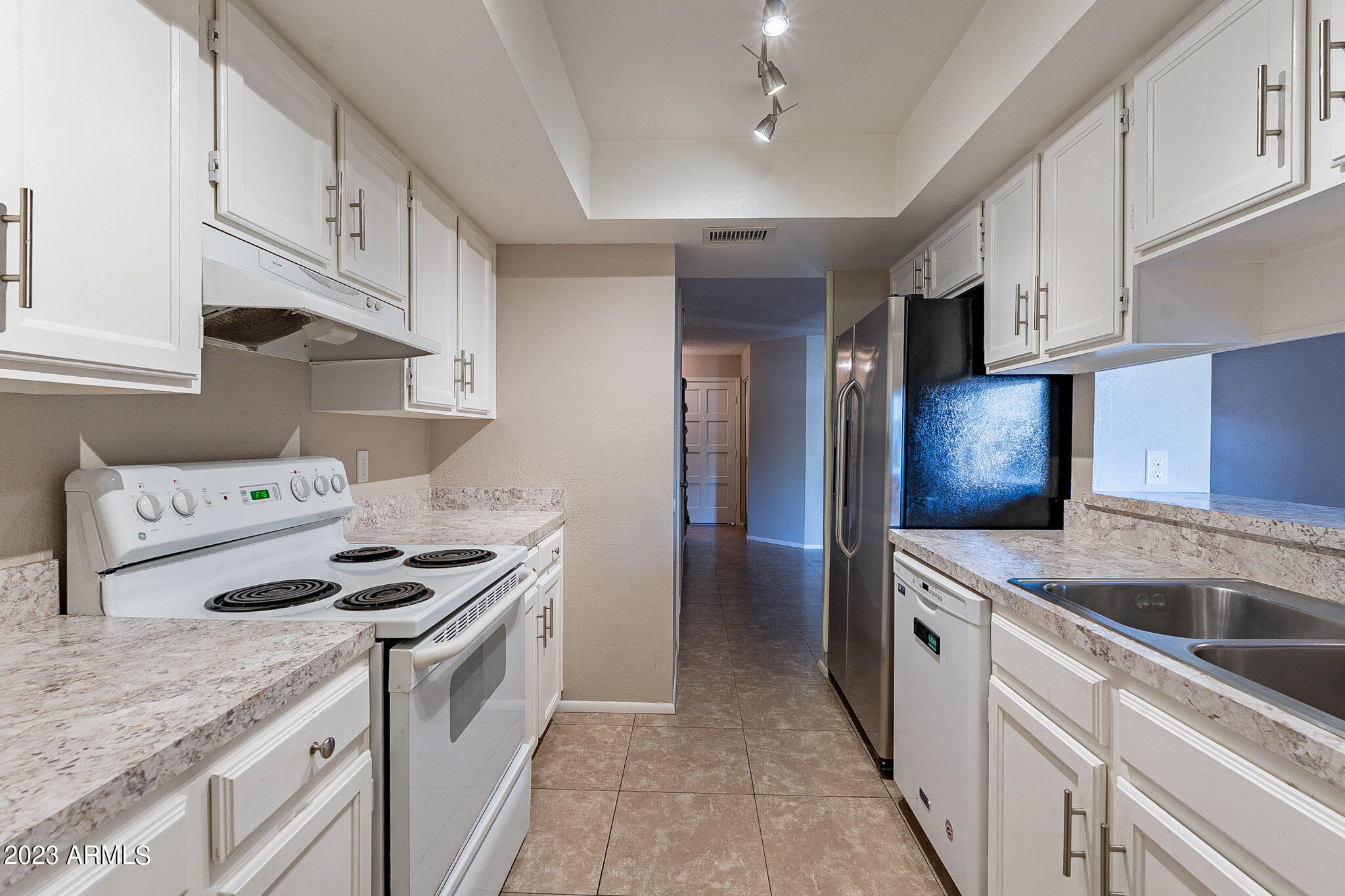 1422 La Jolla Drive Tempe, AZ 85282 - Photo 9 of 22 10-print-La-10