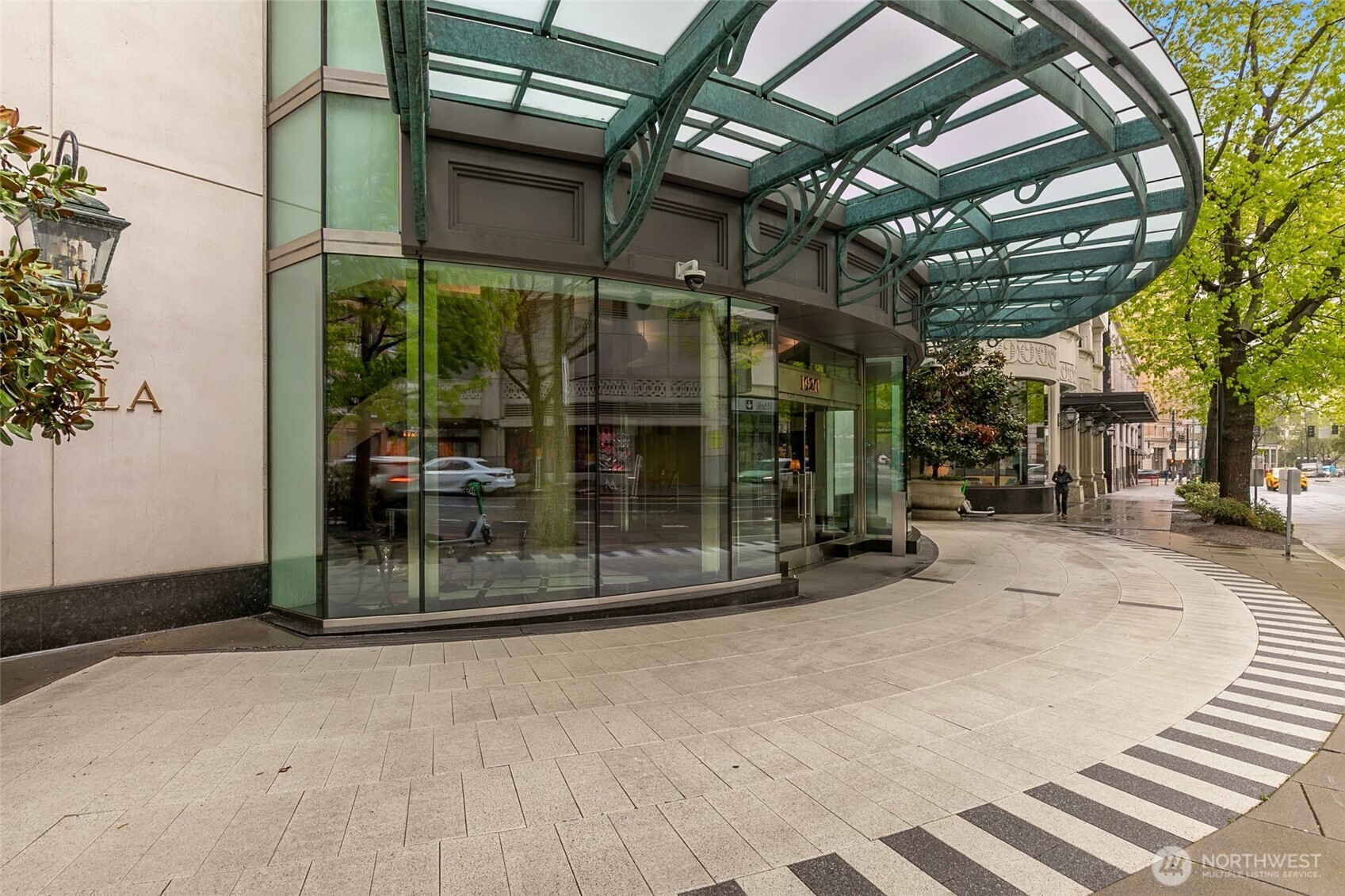 1920 4th Avenue, Unit 509 Seattle, WA 98101 - Photo 20 of 33 a view of a building with a patio
