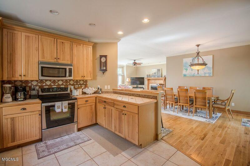 114 Ridgewood Drive Pass Christian, MS 39571 - Photo 5 of 17 kitchen2