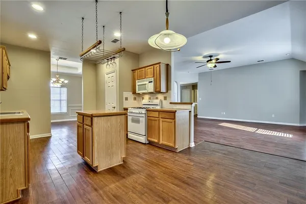 $2,395 | 4424 Maple Shade Avenue, Sachse, TX 75048