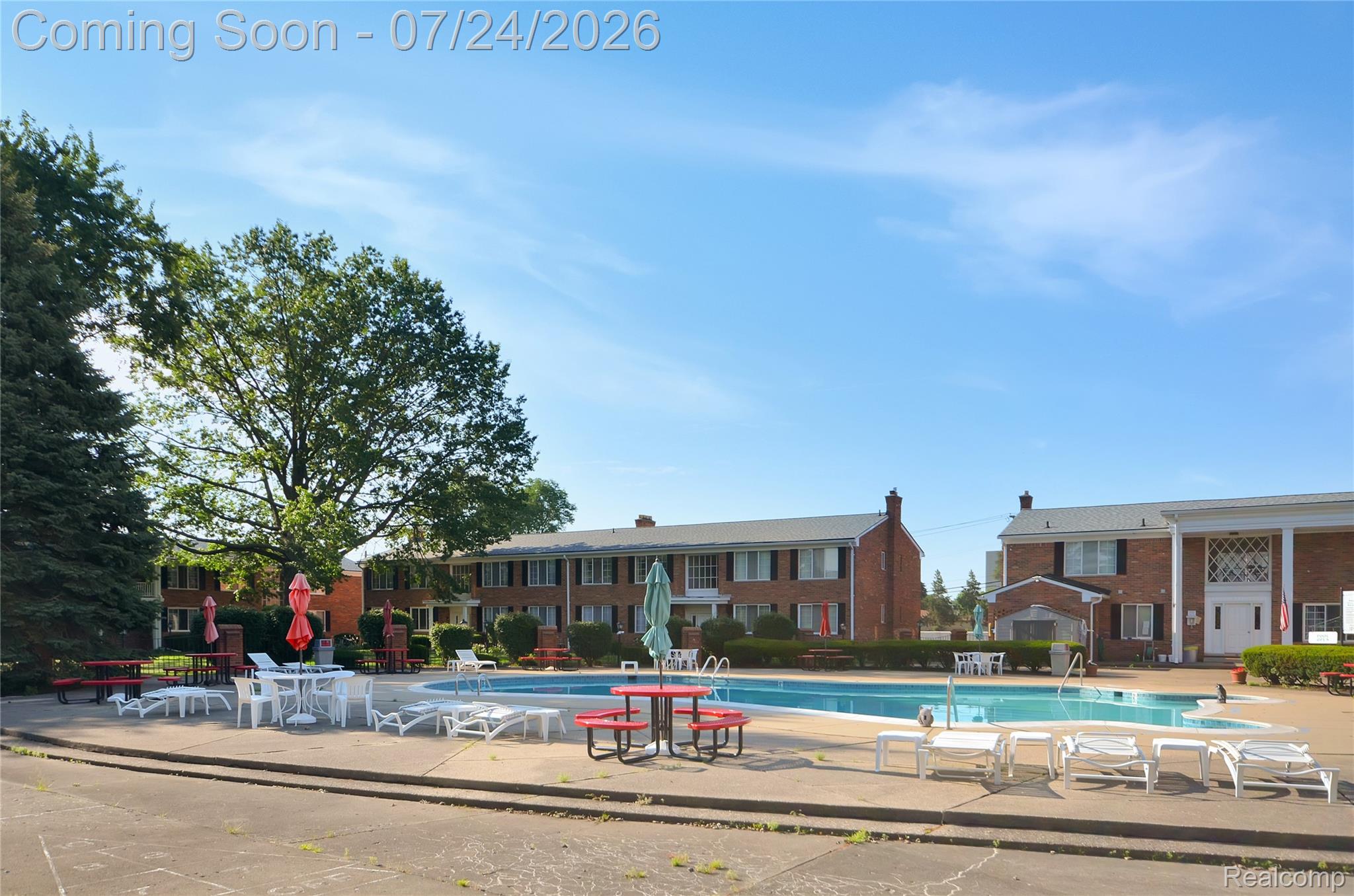 29322 Hoover Road, Unit 322 Warren, MI 48093 - Photo 20 of 20 22 Pool.jpg