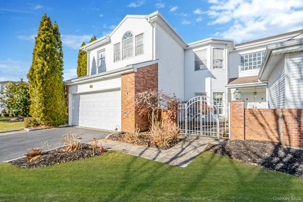 $1,199,000 | 148 Country Club Drive, Commack, NY 11725