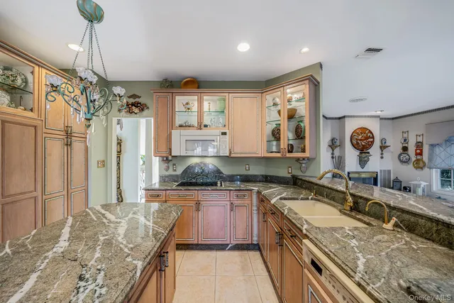 $1,199,000 | 148 Country Club Drive, Commack, NY 11725