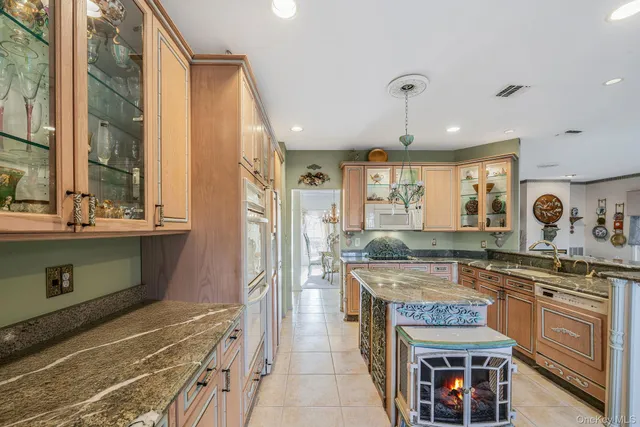 $1,199,000 | 148 Country Club Drive, Commack, NY 11725