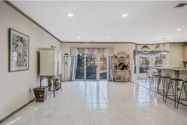 $1,199,000 | 148 Country Club Drive, Commack, NY 11725