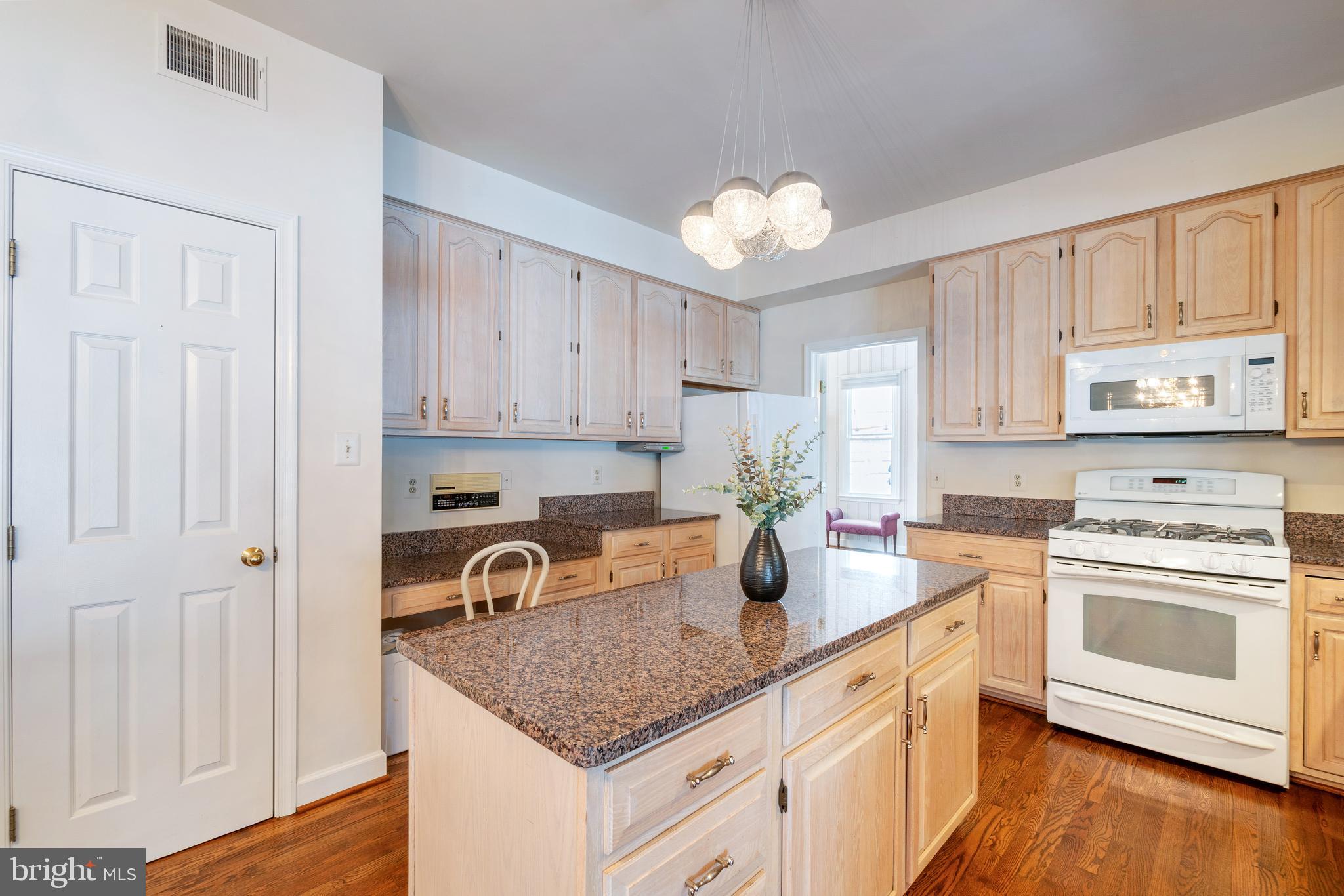 17114 Fitzroy Way Olney, MD 20832 - Photo 5 of 42 Kitchen