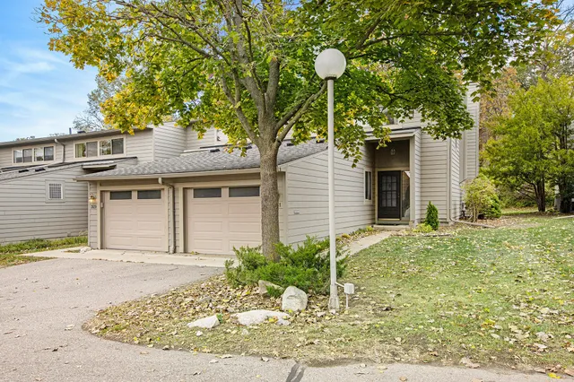 $353,600 | 3131 Lakehaven Drive, Ann Arbor, MI 48105