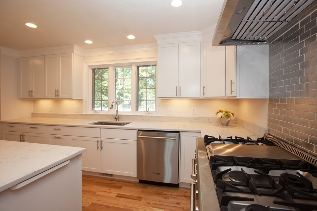 260 First Parish Road Scituate, MA 02066 - Photo 6 of 29