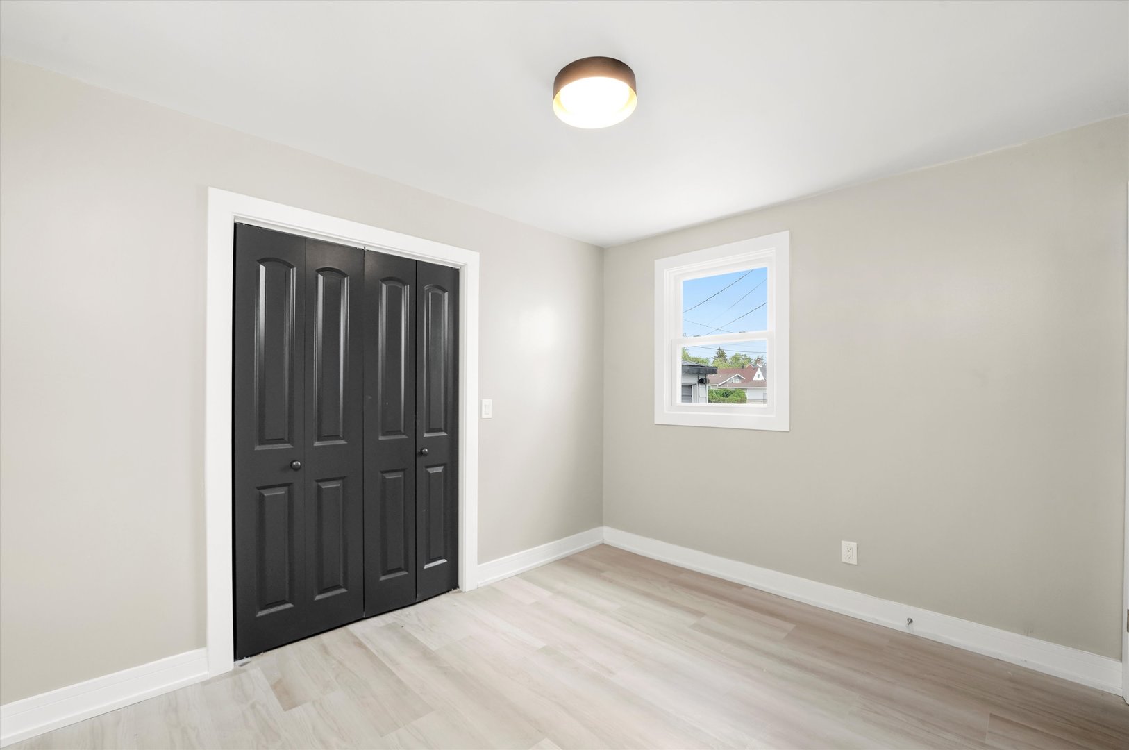 16218 Honore Avenue Markham, IL 60428 - Photo 13 of 25 an empty room with windows