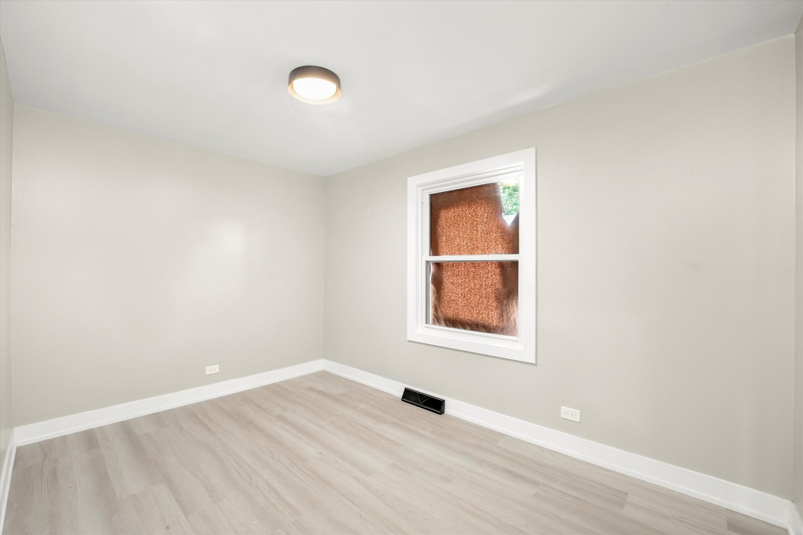 16218 Honore Avenue Markham, IL 60428 - Photo 17 of 25 an empty room with a window