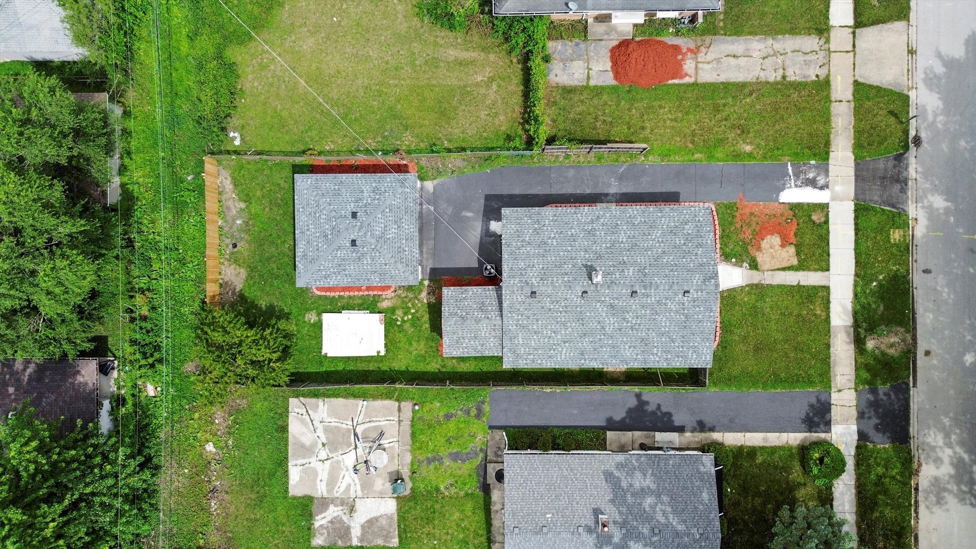 16218 Honore Avenue Markham, IL 60428 - Photo 20 of 25 an aerial view of a house with a garden