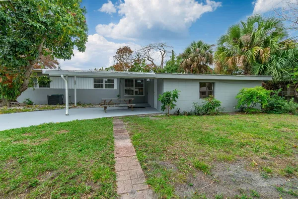 $379,000 | 904 Southeast 16th Street, Stuart, FL 34994