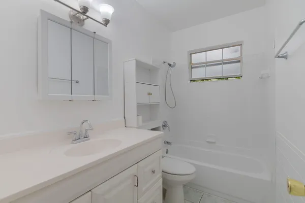 $379,000 | 904 Southeast 16th Street, Stuart, FL 34994