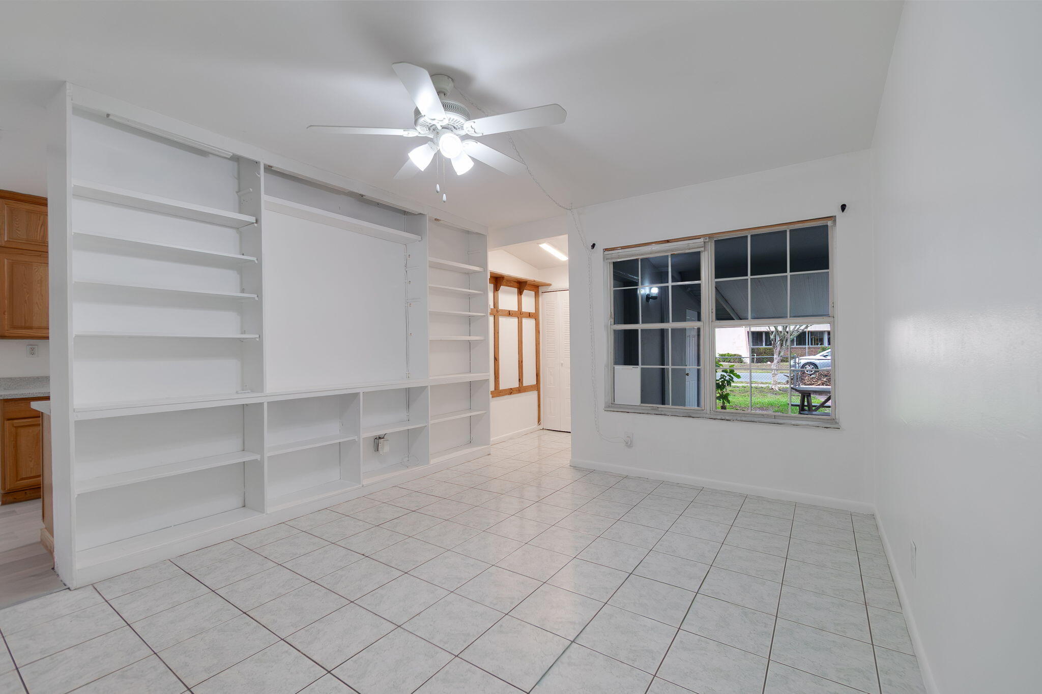 904 Southeast 16th Street Stuart, FL 34994 - Photo 6 of 24 Living Room