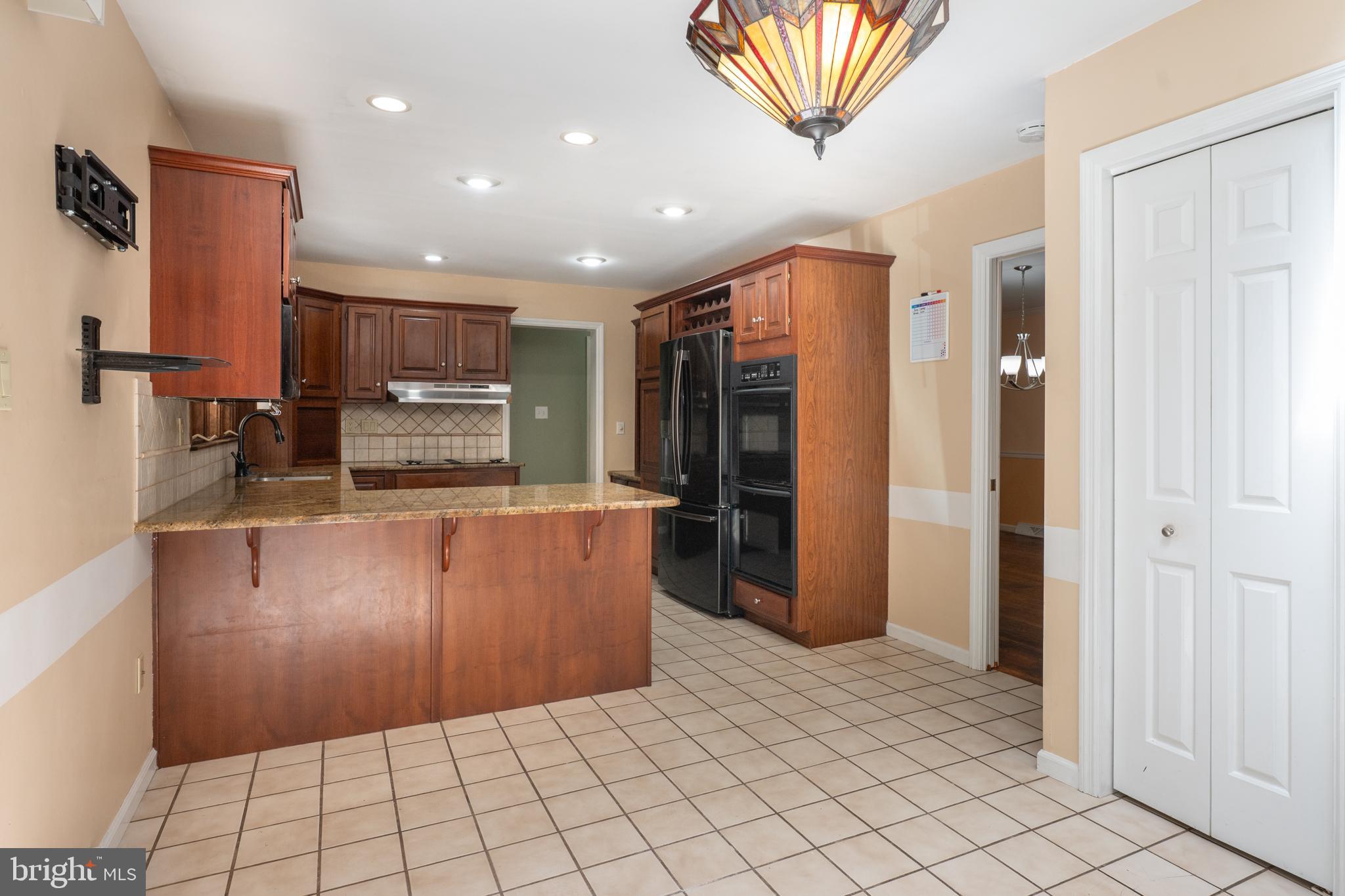 37 Fawn Drive Reading, PA 19607 - Photo 29 of 73 Bar seating and eat-in kitchen area.