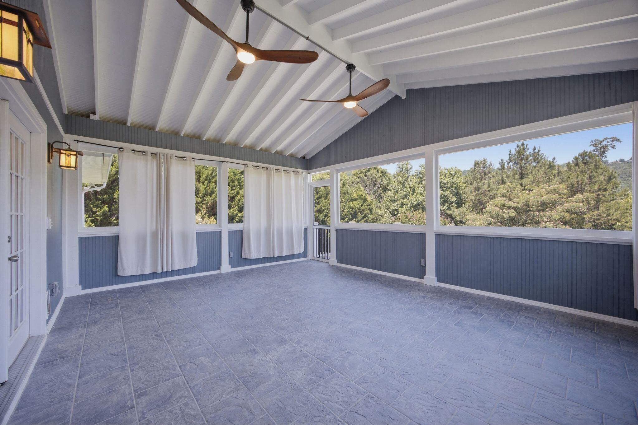 67 Whispering Pine Trenton, GA 30752 - Photo 14 of 46 Covered & Screened In