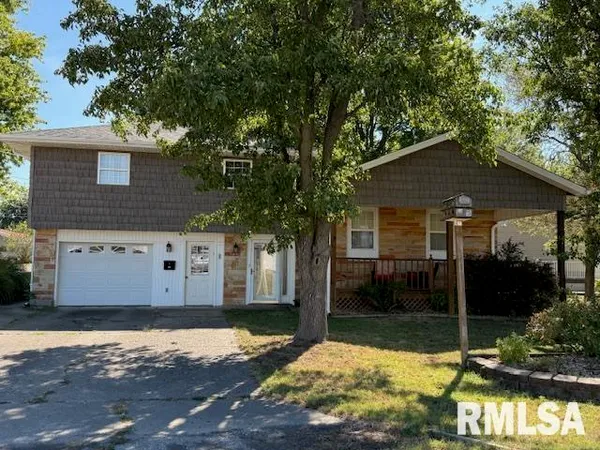 $205,000 | 404 North Maple Street, Christopher, IL 62822