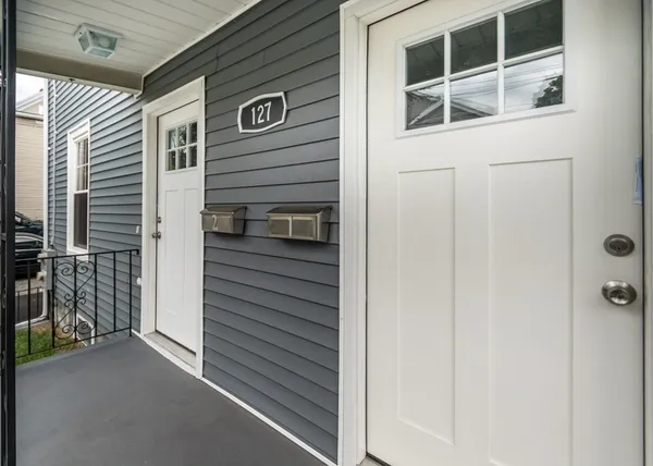 $3,800 | 127 Pond Street, Unit 1, Waltham, MA 02451