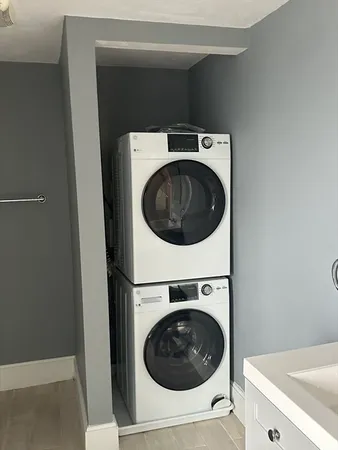$3,800 | 127 Pond Street, Unit 1, Waltham, MA 02451