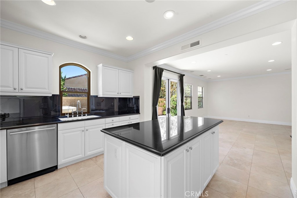 61 Shade Tree Irvine, CA 92603 - Photo 5 of 26