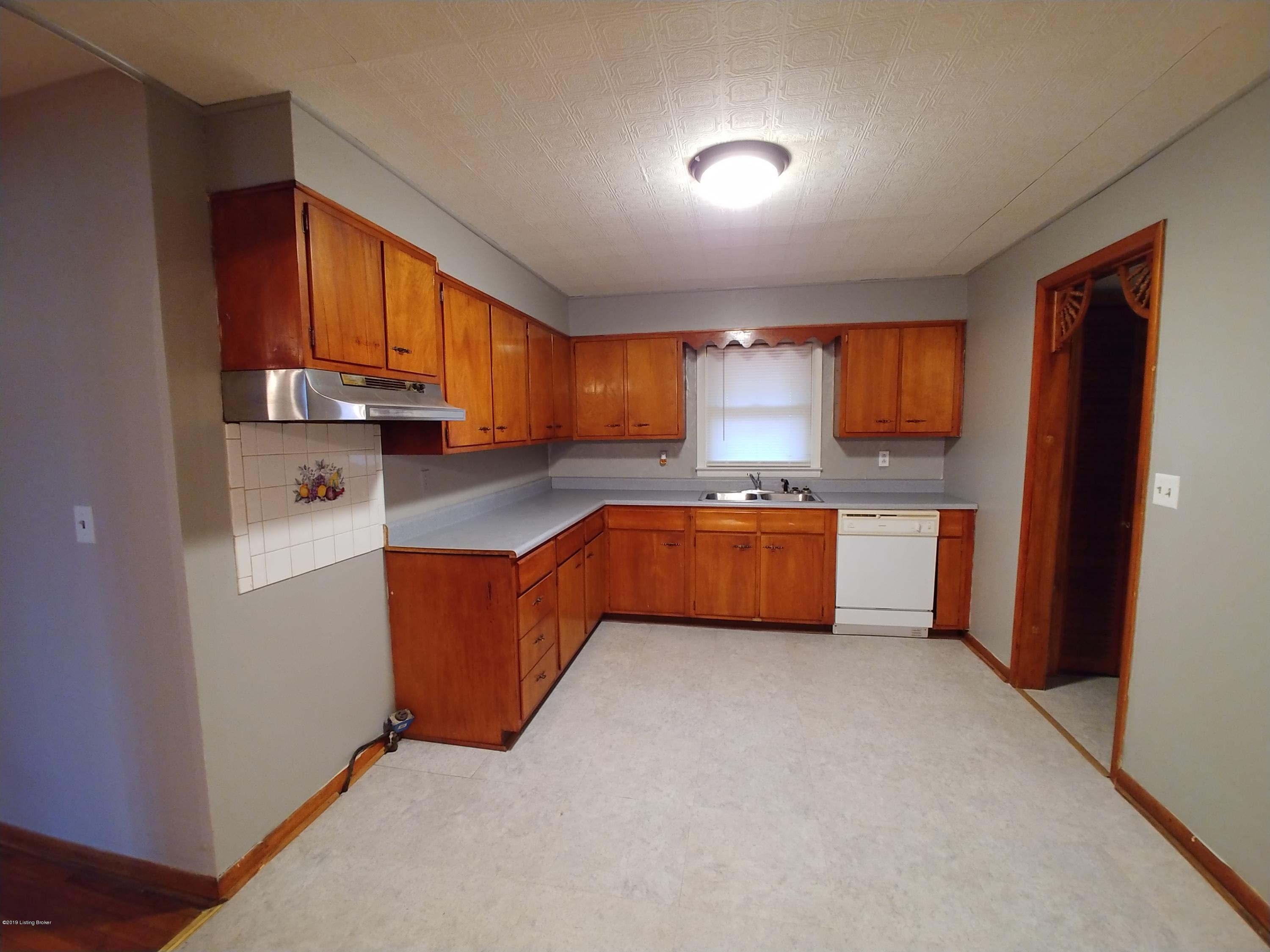 1778 South Wilson Road Radcliff, KY 40160 - Photo 5 of 21 Eat-in Kitchen offers new flooring!