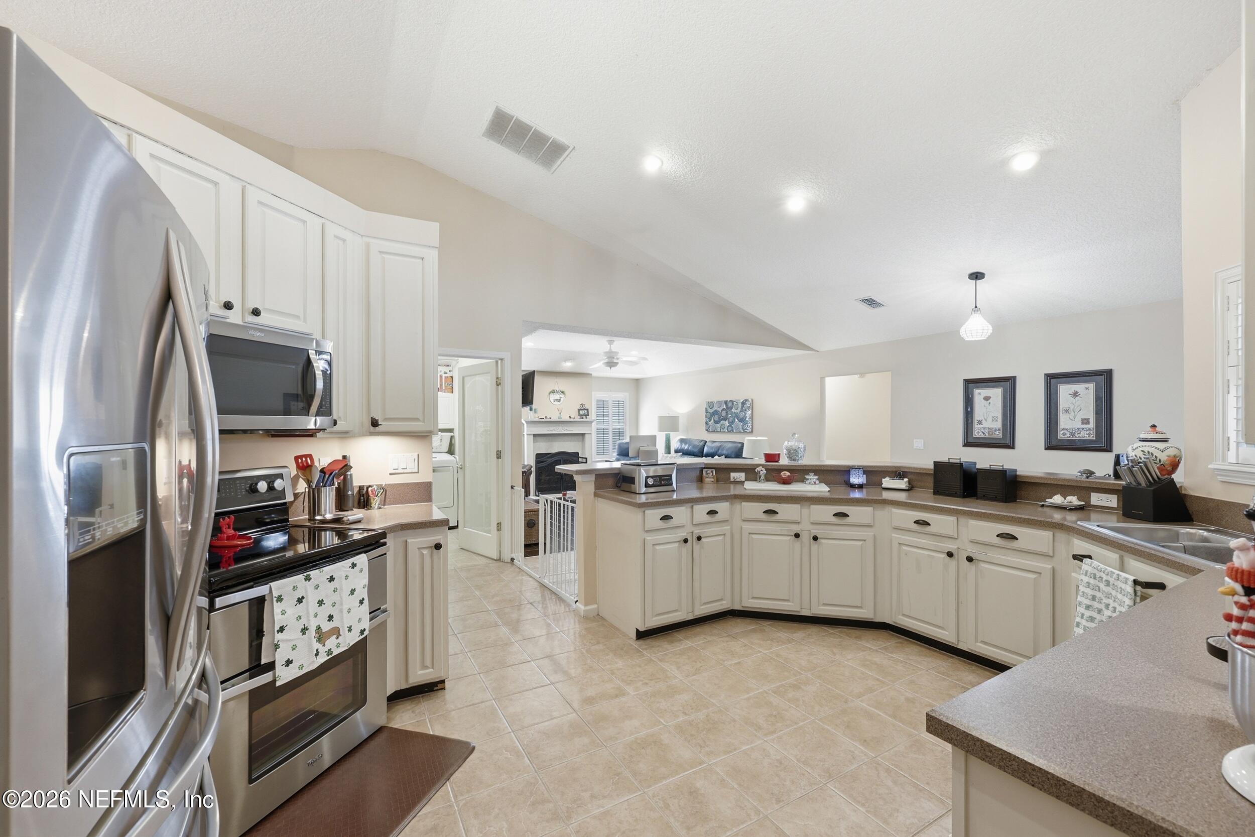 684 Chestwood Chase Drive Orange Park, FL 32065 - Photo 13 of 54 the real estateographers_012