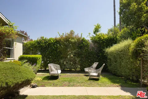 $2,000,000 | 727 Amoroso Place, Venice, CA 90291