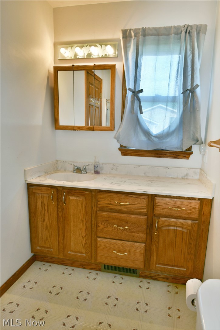 3391 Lyntz Townline Road Southwest Warren, OH 44481 - Photo 26 of 50 Master