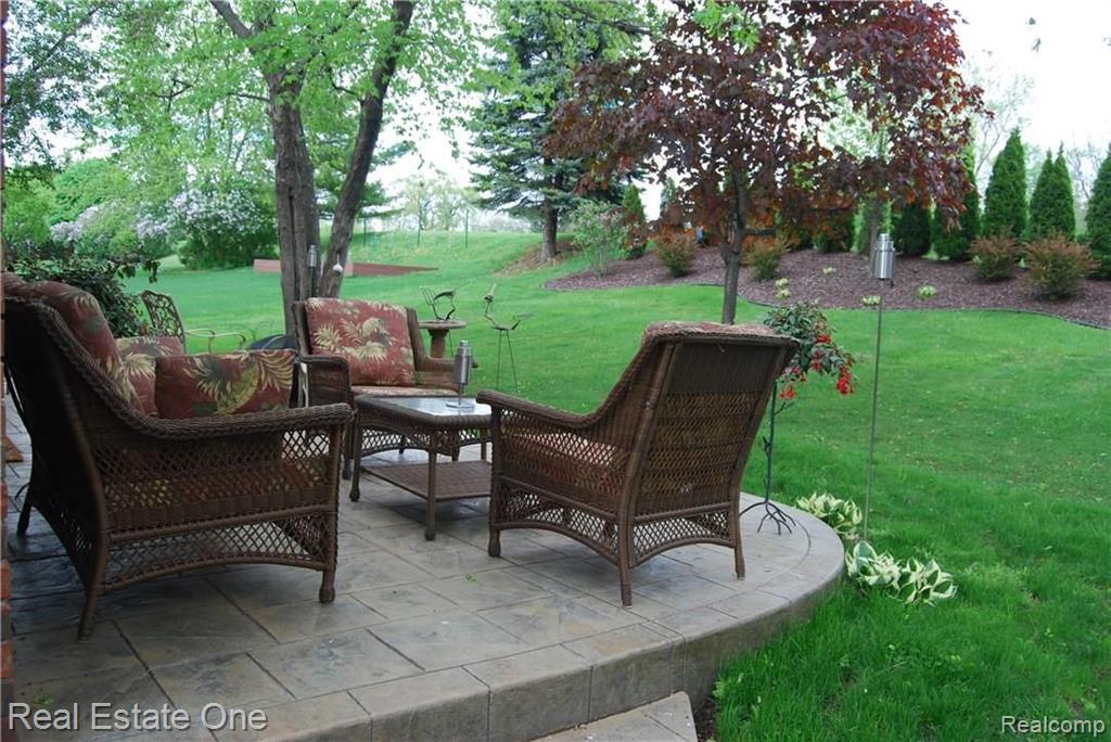 540 Rolling Green Circle Rochester Hills, MI 48309 - Photo 24 of 26
