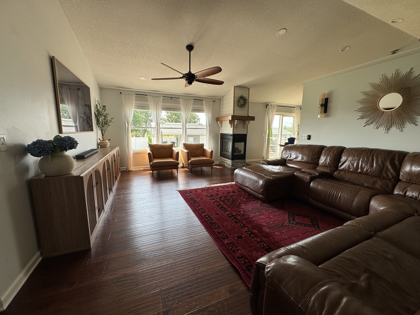 500 River King Road Clinton, IA 52732 - Photo 3 of 32 Gallery Image 3