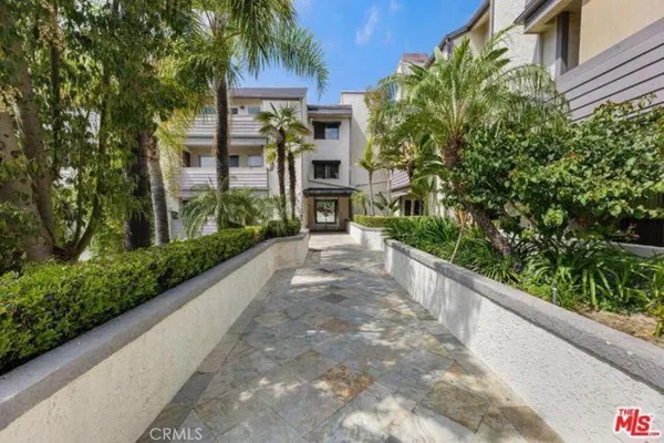 $419,500 | 20253 Keswick Street, Unit 325, Winnetka, CA 91306