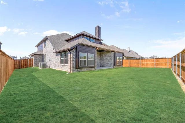 a black and white photo of a living room