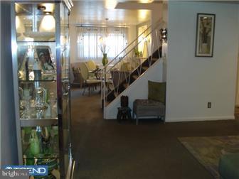 3757 West Country Club Road Philadelphia, PA 19131 - Photo 3 of 11 Foyer