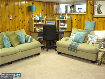3757 West Country Club Road Philadelphia, PA 19131 - Photo 7 of 11 Family Room