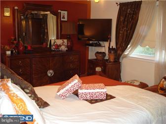 3757 West Country Club Road Philadelphia, PA 19131 - Photo 9 of 11 Bedroom - Main