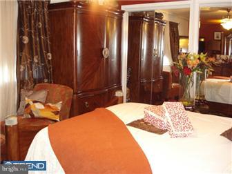 3757 West Country Club Road Philadelphia, PA 19131 - Photo 10 of 11 Bedroom - Main