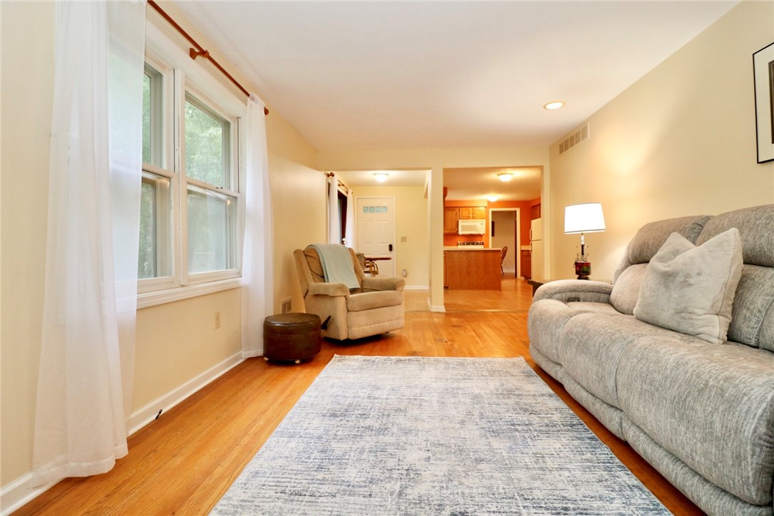1096 Everwild View Webster, NY 14580 - Photo 9 of 46