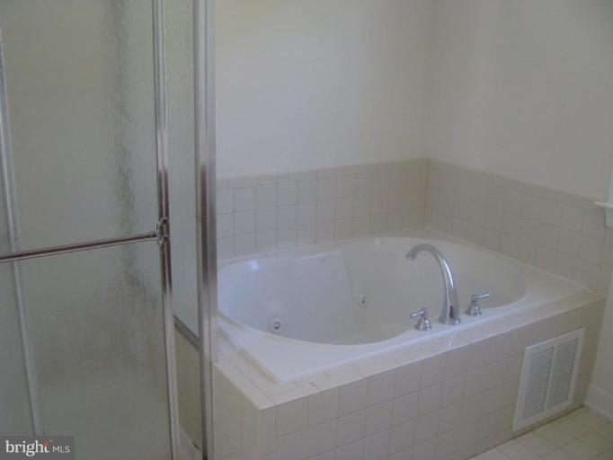 4161 Agency Loop Triangle, VA 22172 - Photo 14 of 15 Master Bath #2