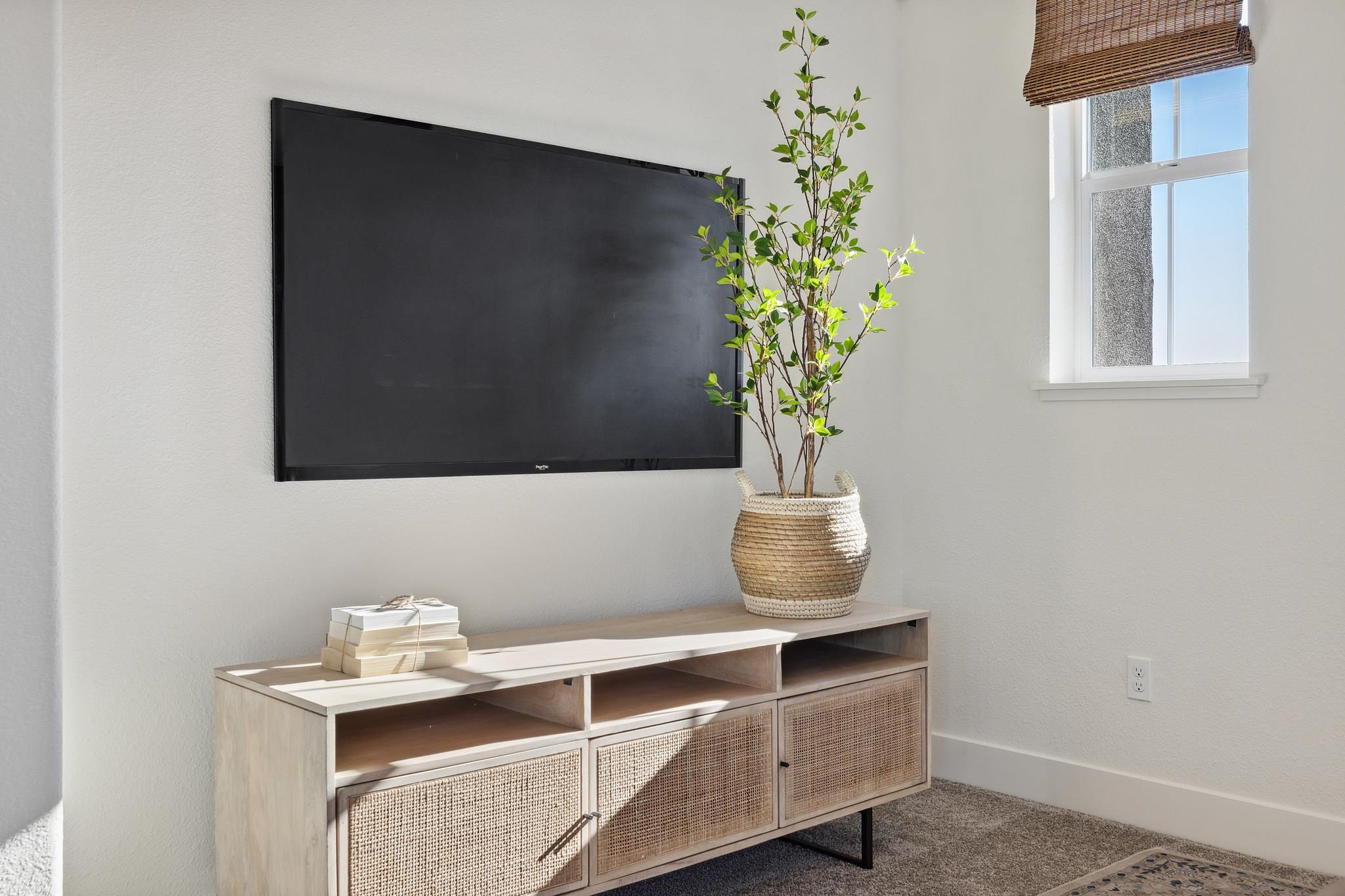 1516 Millennium Way Fairfield, CA 94533 - Photo 29 of 57 a vase of flowers sitting on a table