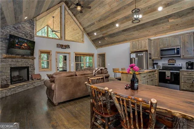 $600,000 | 1134 Lee’s Ride, Unit 26, McCaysville, GA 30555