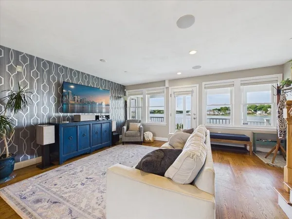 $799,900 | 7 Bay Street, Unit 3, Hull, MA 02045