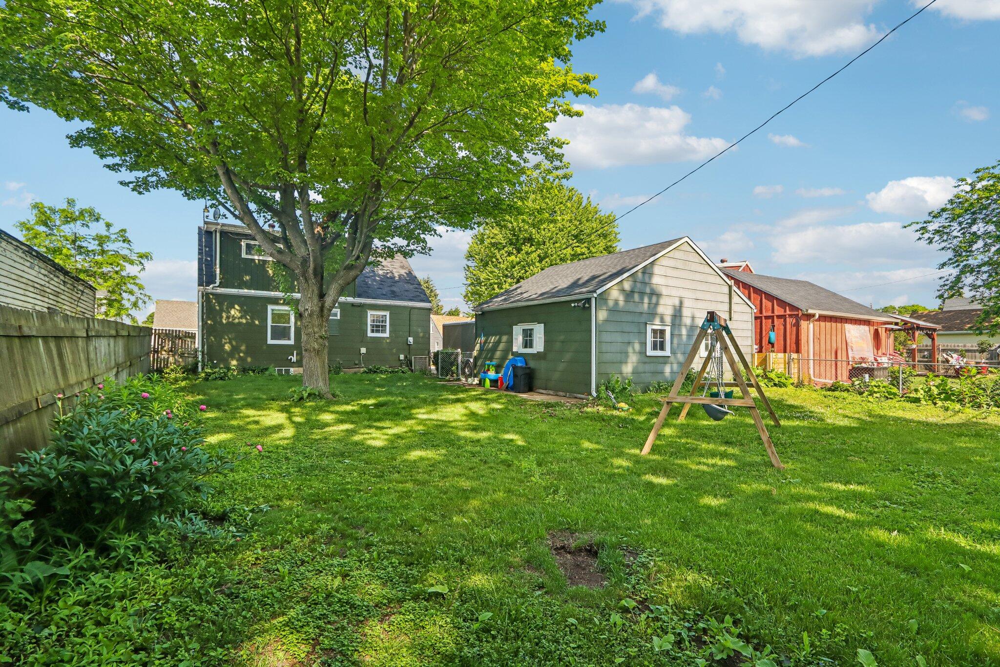 2325 Coolidge Avenue Racine, WI 53403 - Photo 41 of 48 41-web-or-mls-Coolidge Ave-S1106-041