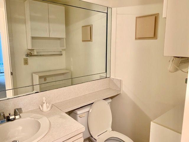 4080 Guildford East Boca Raton, FL 33434 - Photo 11 of 24 1/2 Bathroom