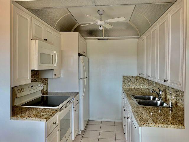 4080 Guildford East Boca Raton, FL 33434 - Photo 2 of 24 Kitchen