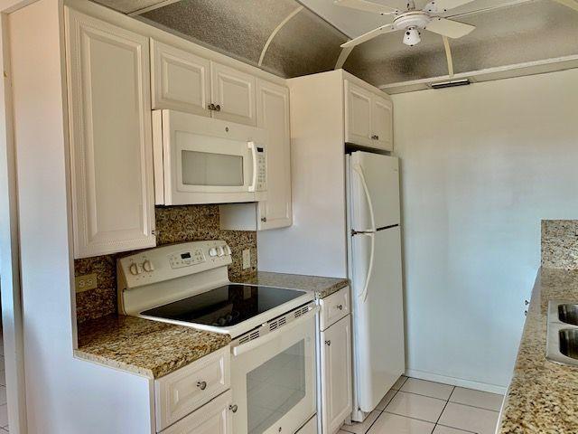 4080 Guildford East Boca Raton, FL 33434 - Photo 3 of 24 Kitchen